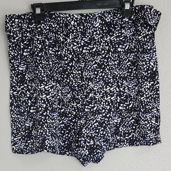 EXPRESS Shortie Super High Rise Short/ size  14 - Picture 3 of 13